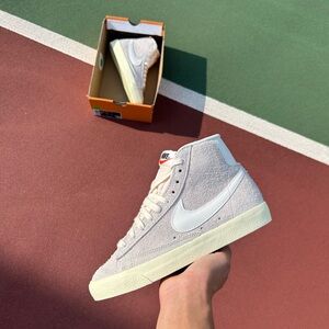⚡️FLASH SALE⚡️Nike Blazer Mid ‘77 VNTG ‘Light Bone’